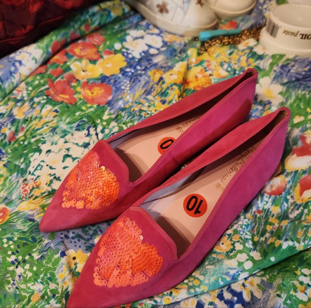 BNWT Pretty Ballerinas Hot Pink Flats With Irridecent Neon Sequined Heart